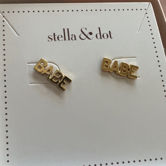 NWOT Stella & Dot Boss Babe Studs - gold earrings - Picture 2 of 2